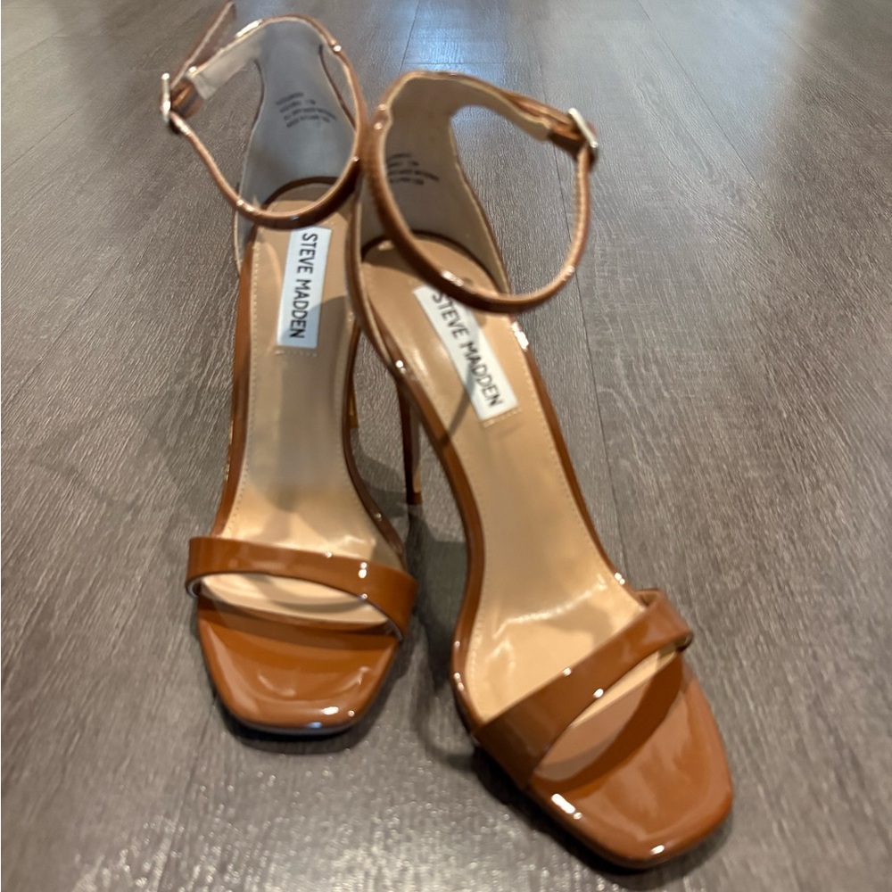 Steve Madden Tan Heels with Classic Design